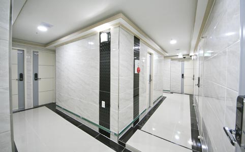 LCD TV모니터, 냉장고, 책상, 의자, 수납장, 옷장 등